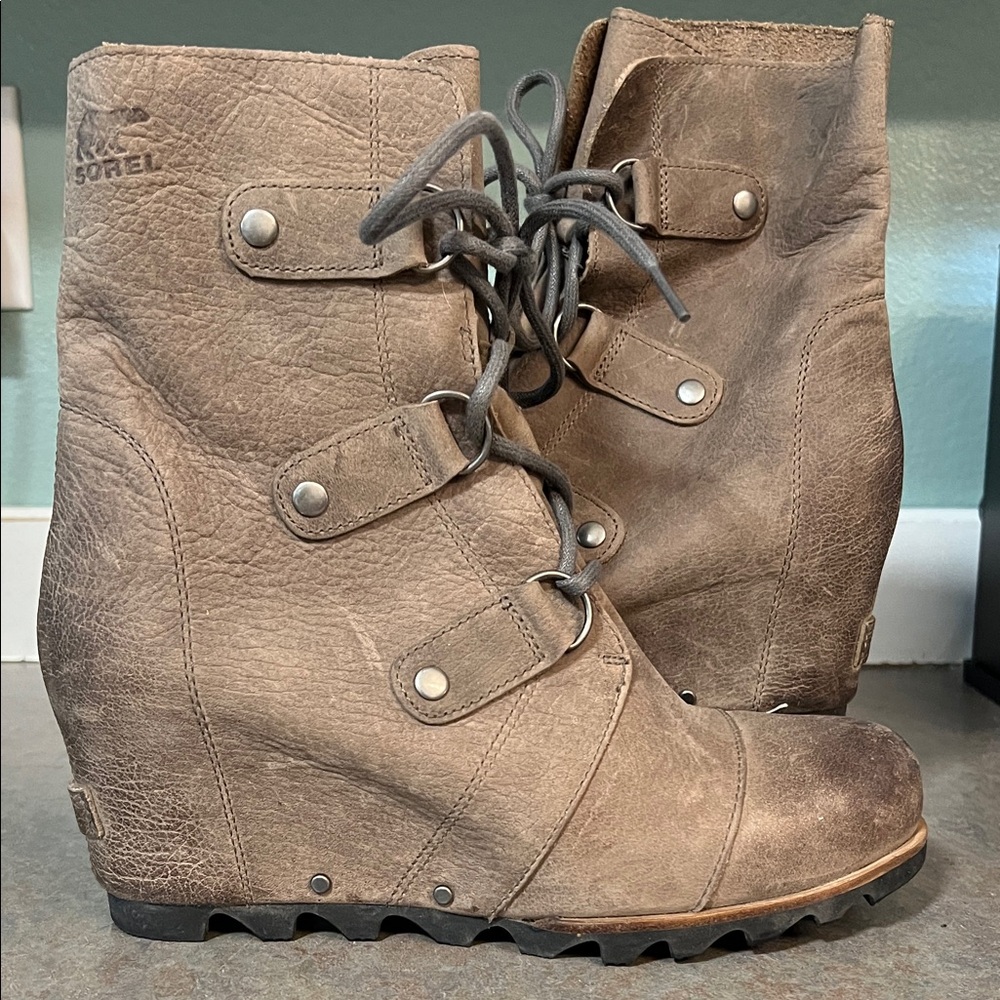 Sorel Women's Lace Up Brown Wedge Boots